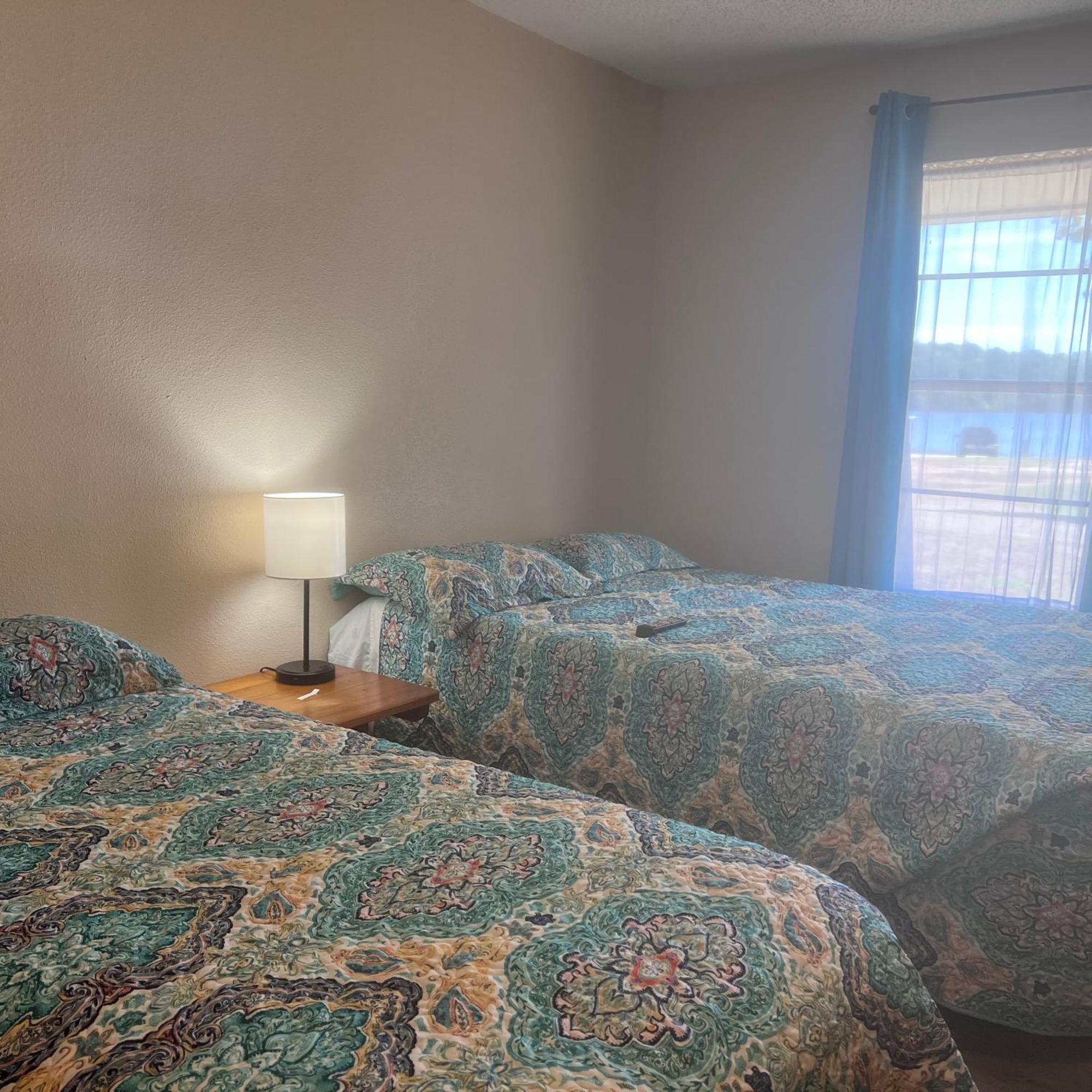 Alpine Lakeside Motel Room Backside Hemphill Luaran gambar