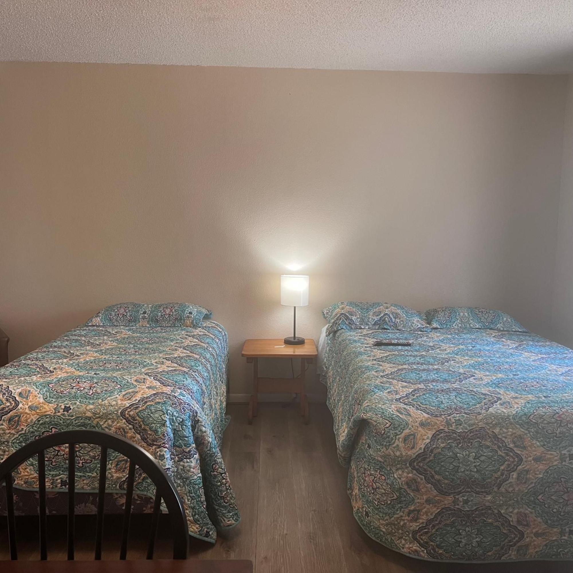 Alpine Lakeside Motel Room Backside Hemphill Luaran gambar