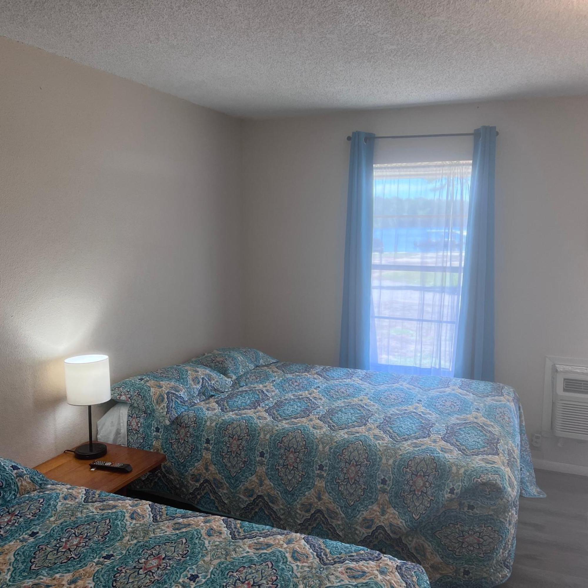 Alpine Lakeside Motel Room Backside Hemphill Luaran gambar